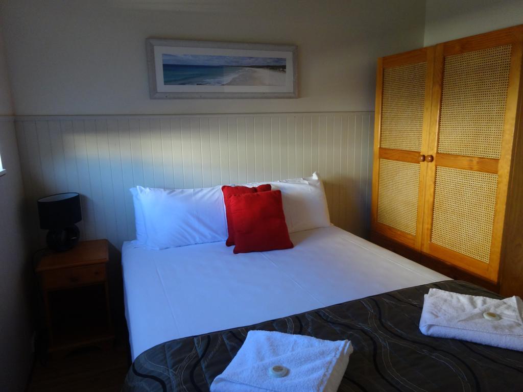 Caseys Beach Holiday Park Sunshine Bay Buitenkant foto