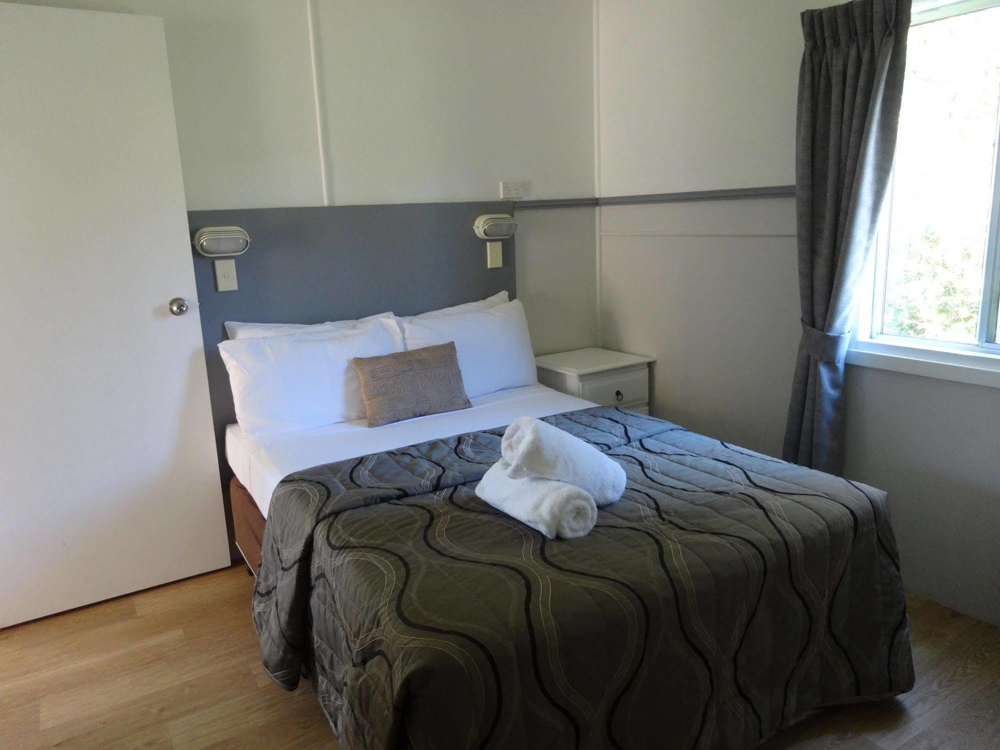 Caseys Beach Holiday Park Sunshine Bay Buitenkant foto