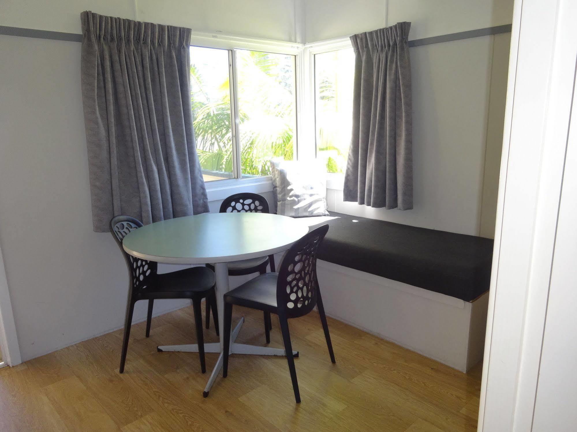 Caseys Beach Holiday Park Sunshine Bay Buitenkant foto