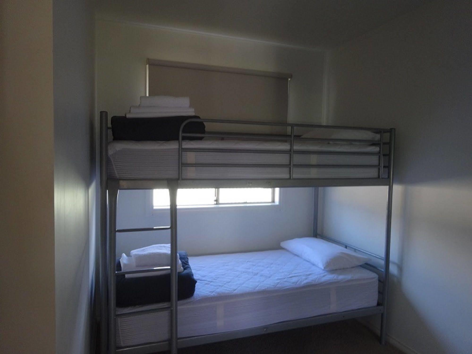 Caseys Beach Holiday Park Sunshine Bay Buitenkant foto