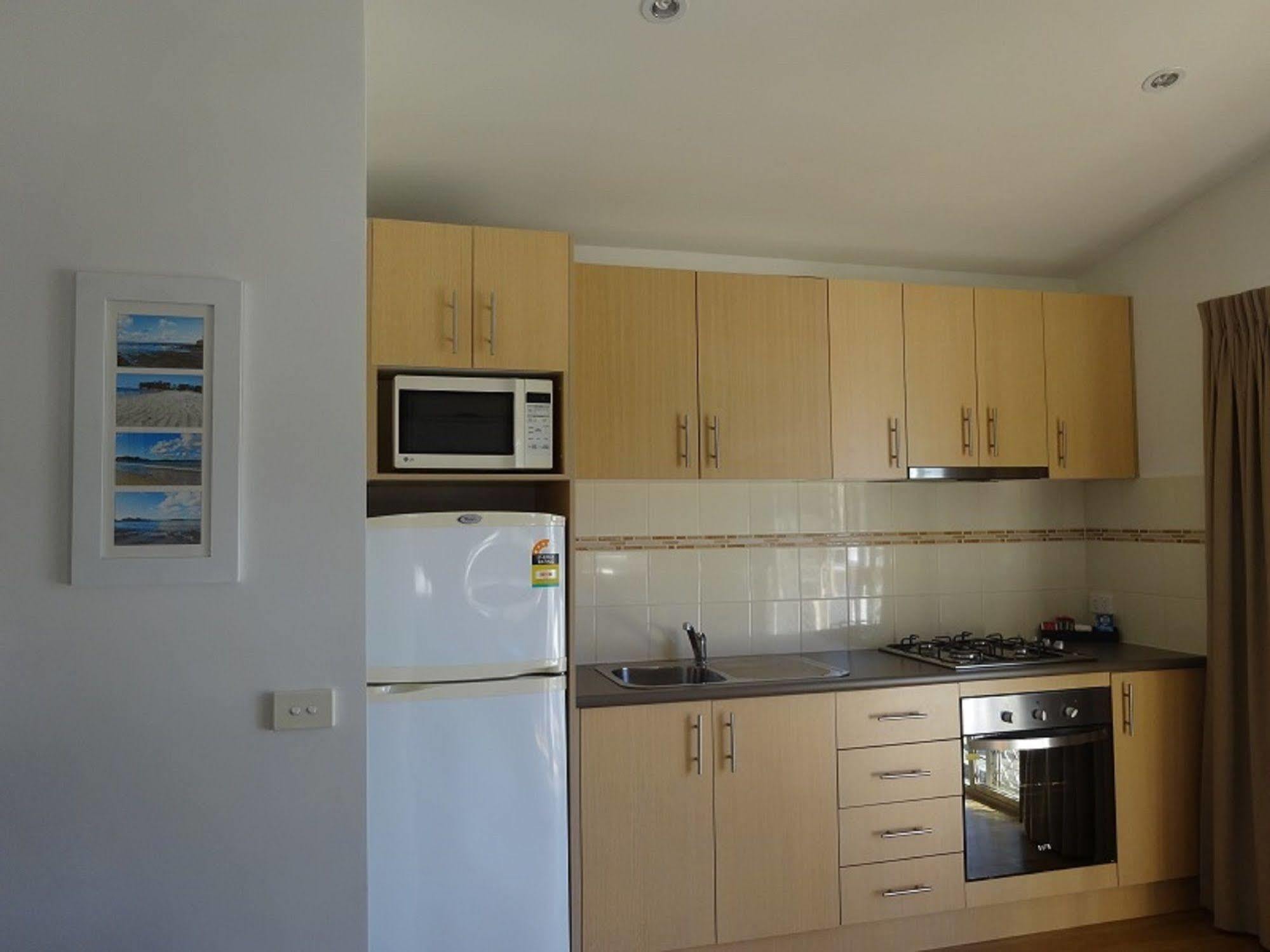 Caseys Beach Holiday Park Sunshine Bay Buitenkant foto